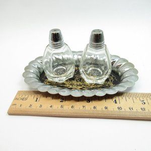 Vintage Jamestown Salt and Pepper set